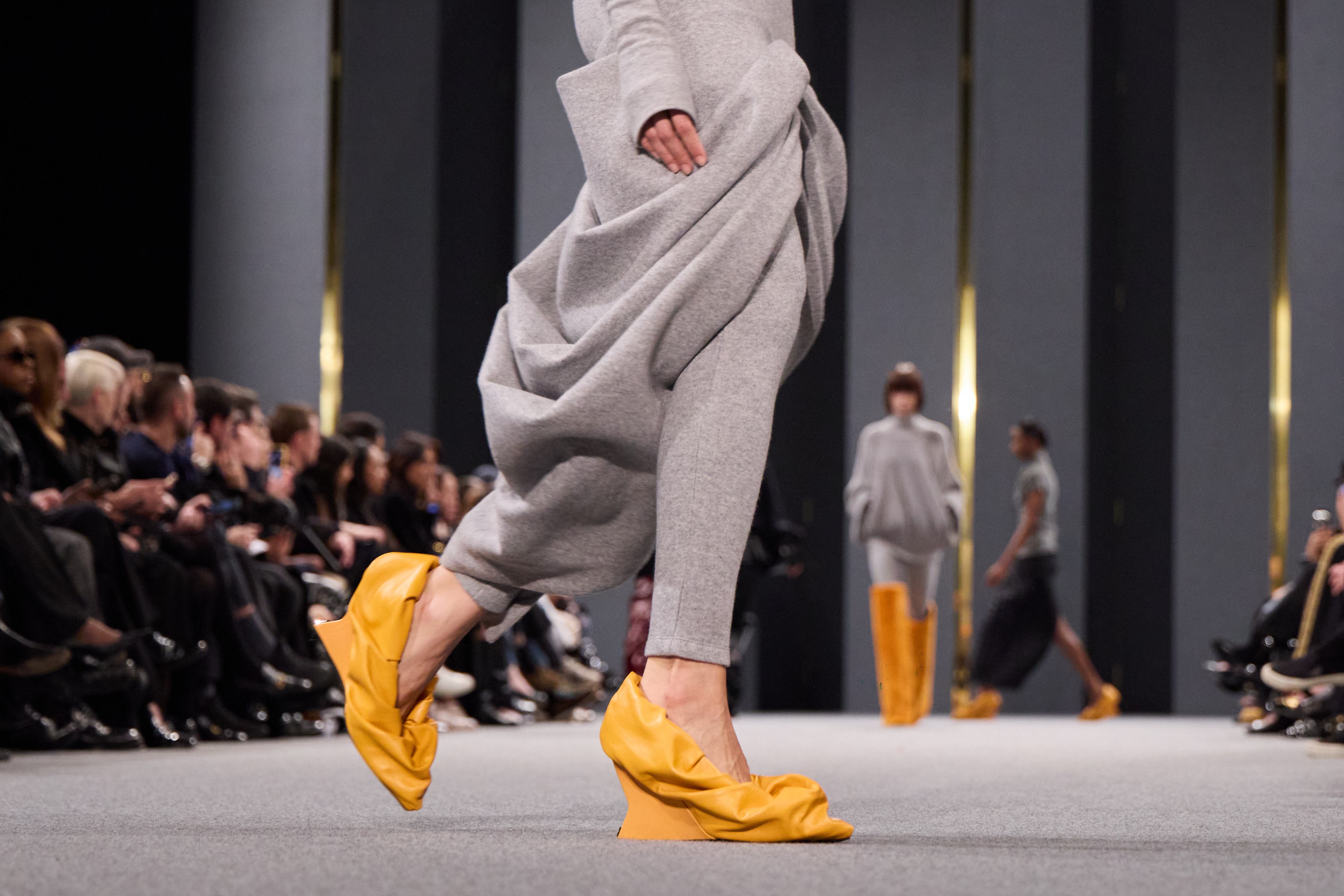 Balmain Paris Fashion Week – Womenswear Fall/Winter 2025-2026 Desfile de outono-inverno 2025-2026 da Balmain na semana de moda de Paris