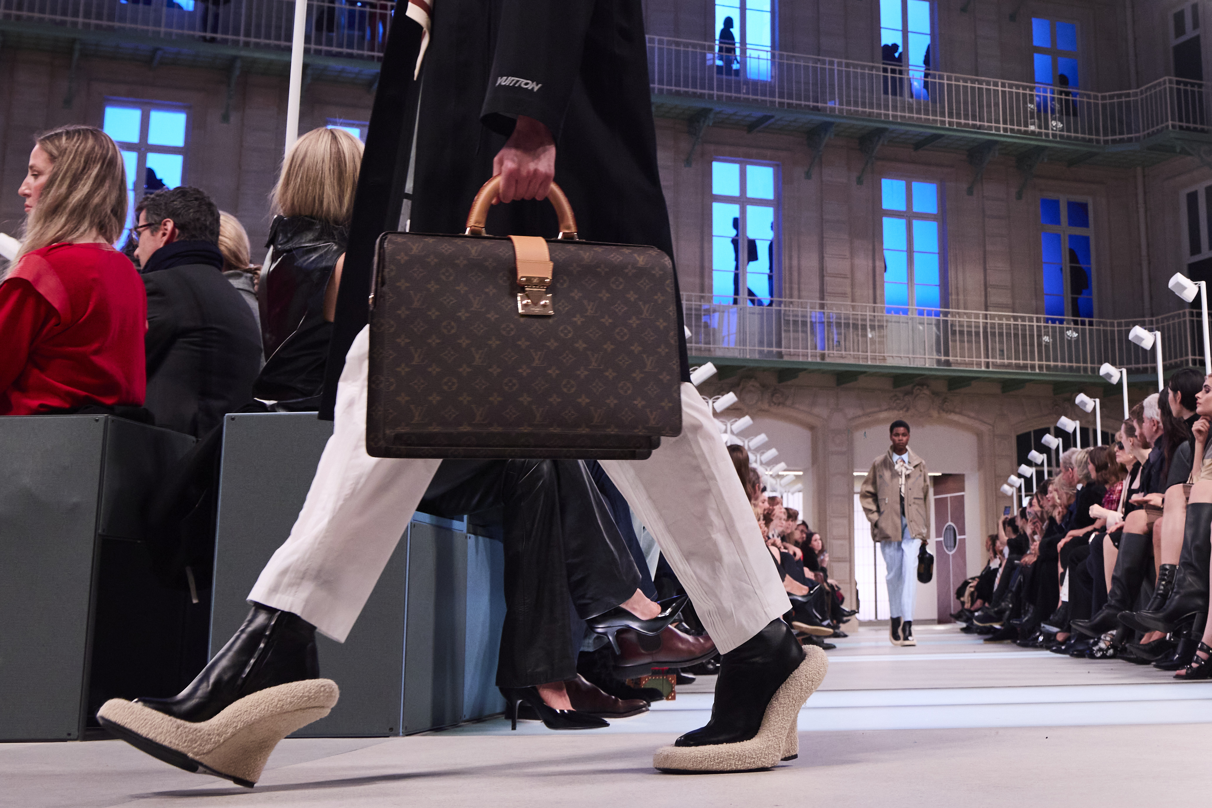 Louis Vuitton: Runway Paris Fashion Week Womenswear Fall/Winter 2025-2026 Desfile de outono-inverno 2025-2026 da Louis Vuitton na semana de moda de Paris