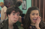 Maisa recria meme de infância em cena de Garota do Momento: ‘É peruca!’
