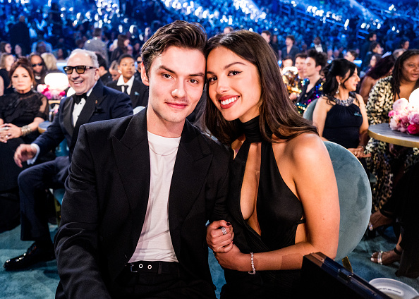 Louis Partridge e Olivia Rodrigo