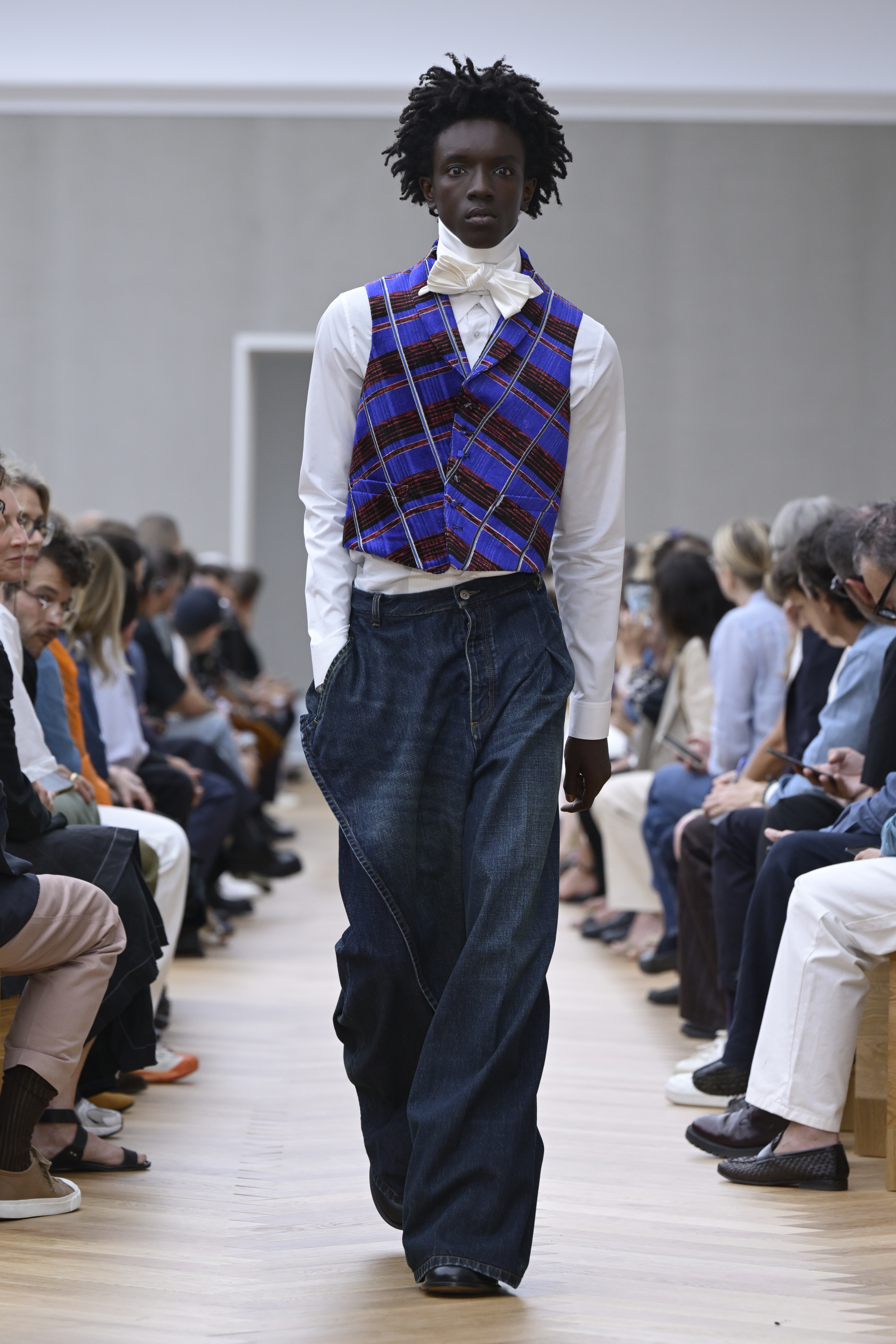 Desfile de estreia do Jonathan Anderson à frente da Dior na semana de moda masculina de Paris