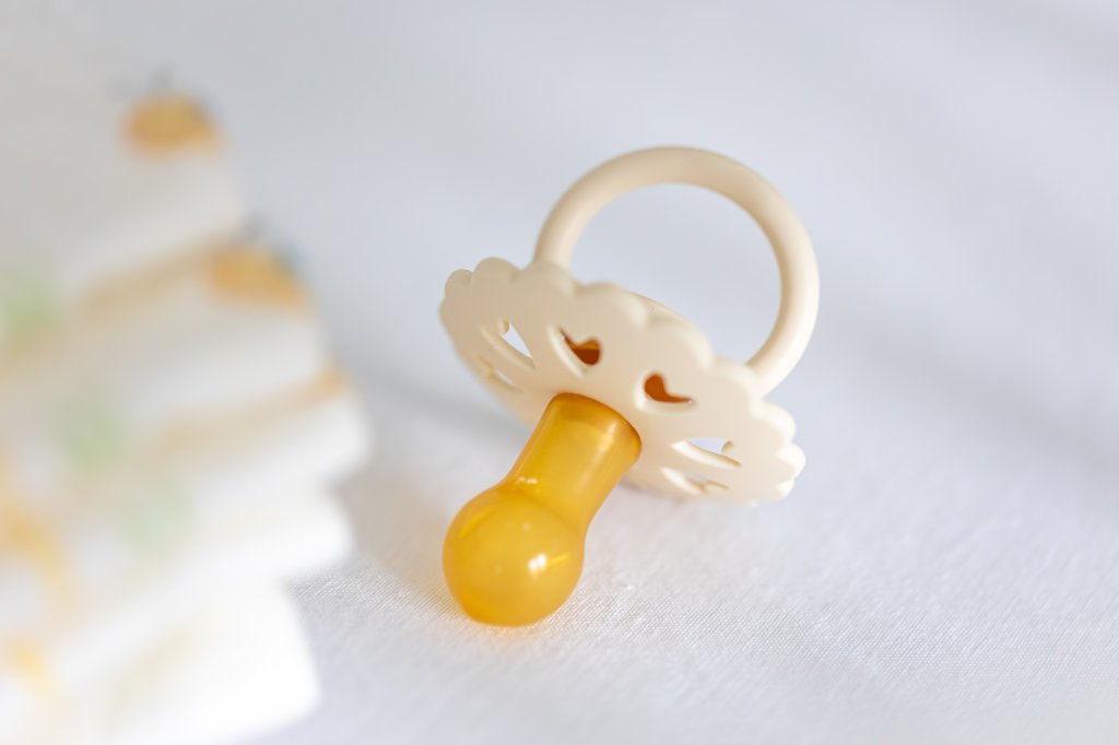 Qual é a lógica em chupar chupeta?