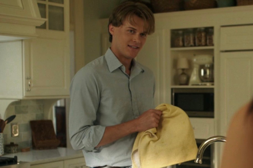 Conrad Fisher (Christopher Briney) na terceira temporada de O Verão que Mudou Minha Vida