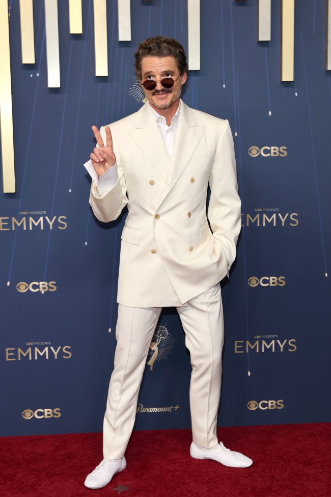 77th Primetime Emmy Awards – Arrivals Pedro Pascal comparece à 77ª edição do Primetime Emmy Awards no Peacock Theater em 14 de setembro de 2025 em Los Angeles, Califórnia