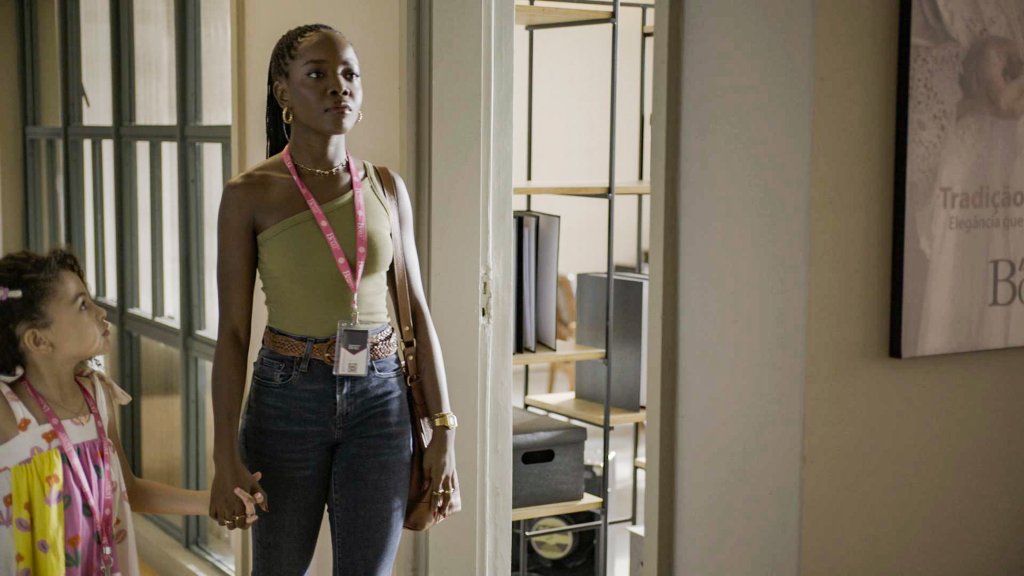 Leo (Clara Moneke) em Dona de Mim