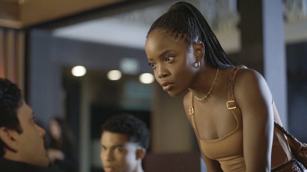 Leo (Clara Moneke) em Dona de Mim