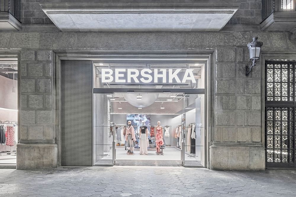 Fachada da Bershka