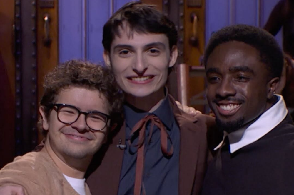 Finn Wolfhard, Caleb McLaughlin e Gaten Matarazzo no SNL