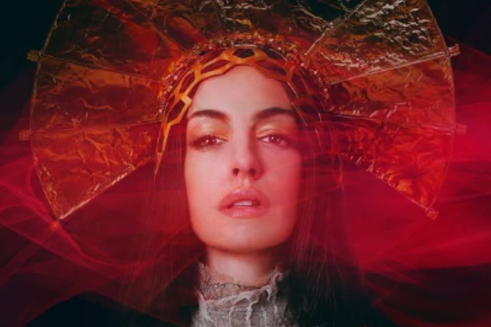 Anne Hathaway em Mother Mary