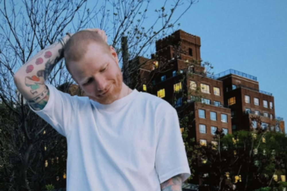 Ed Sheeran raspou a cabeça