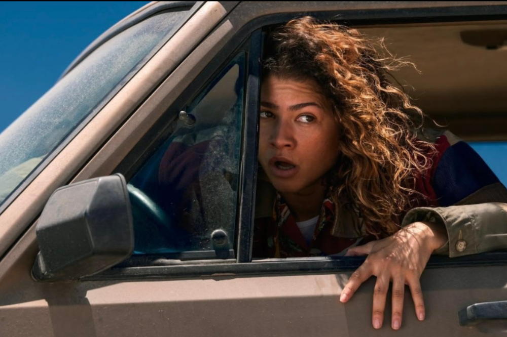 Rue (Zendaya) presa no carro no T3E1 de ‘Euphoria’